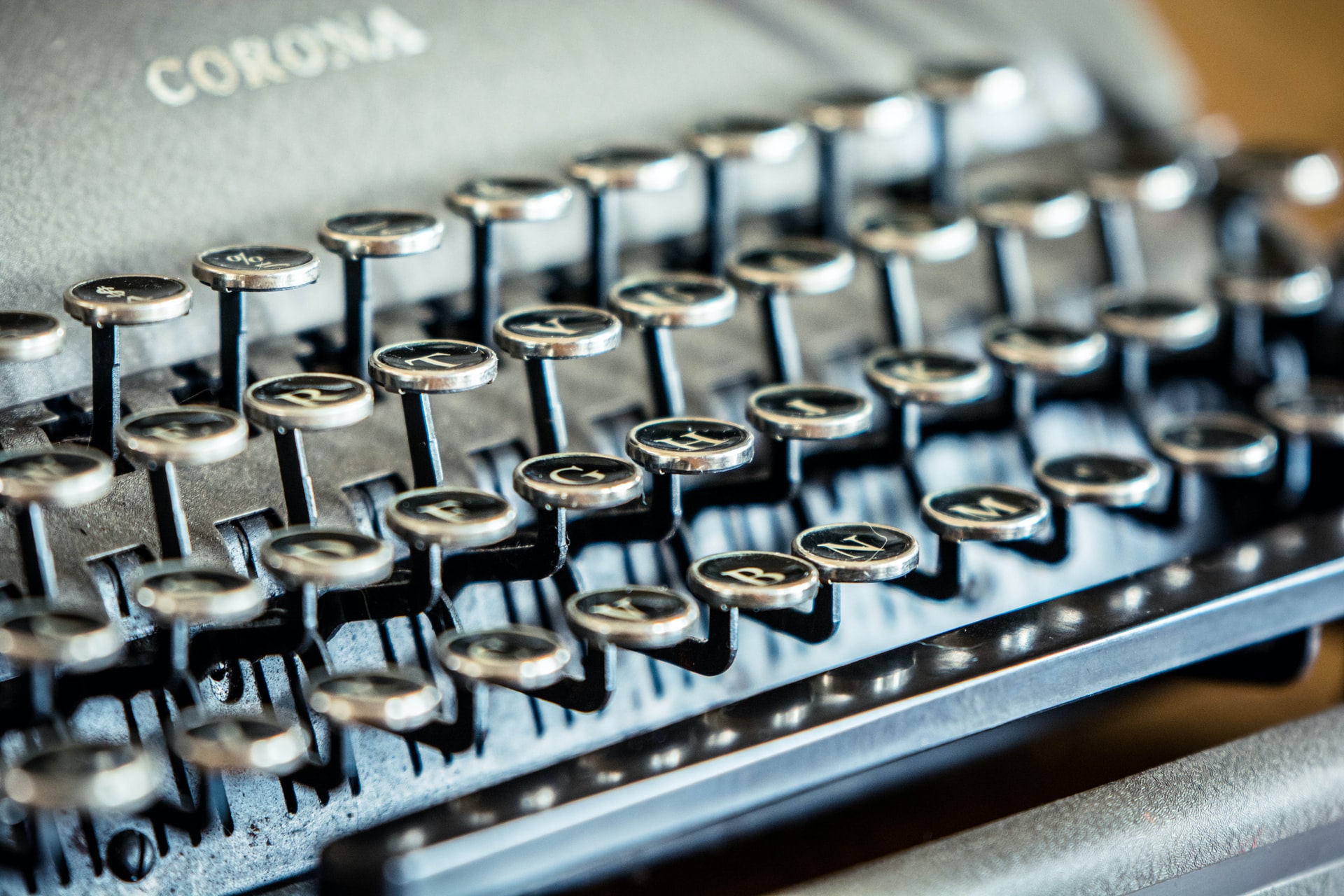 Typewriter with round keys